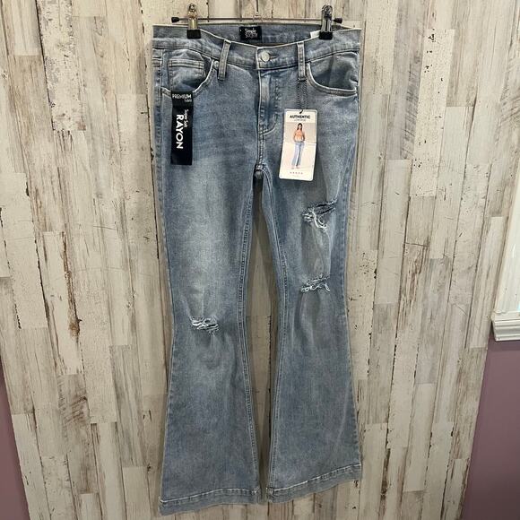 New! Simple Society Low Rise Flare Distressed Jeans Juniors Size 7/28 - Picture 1 of 8